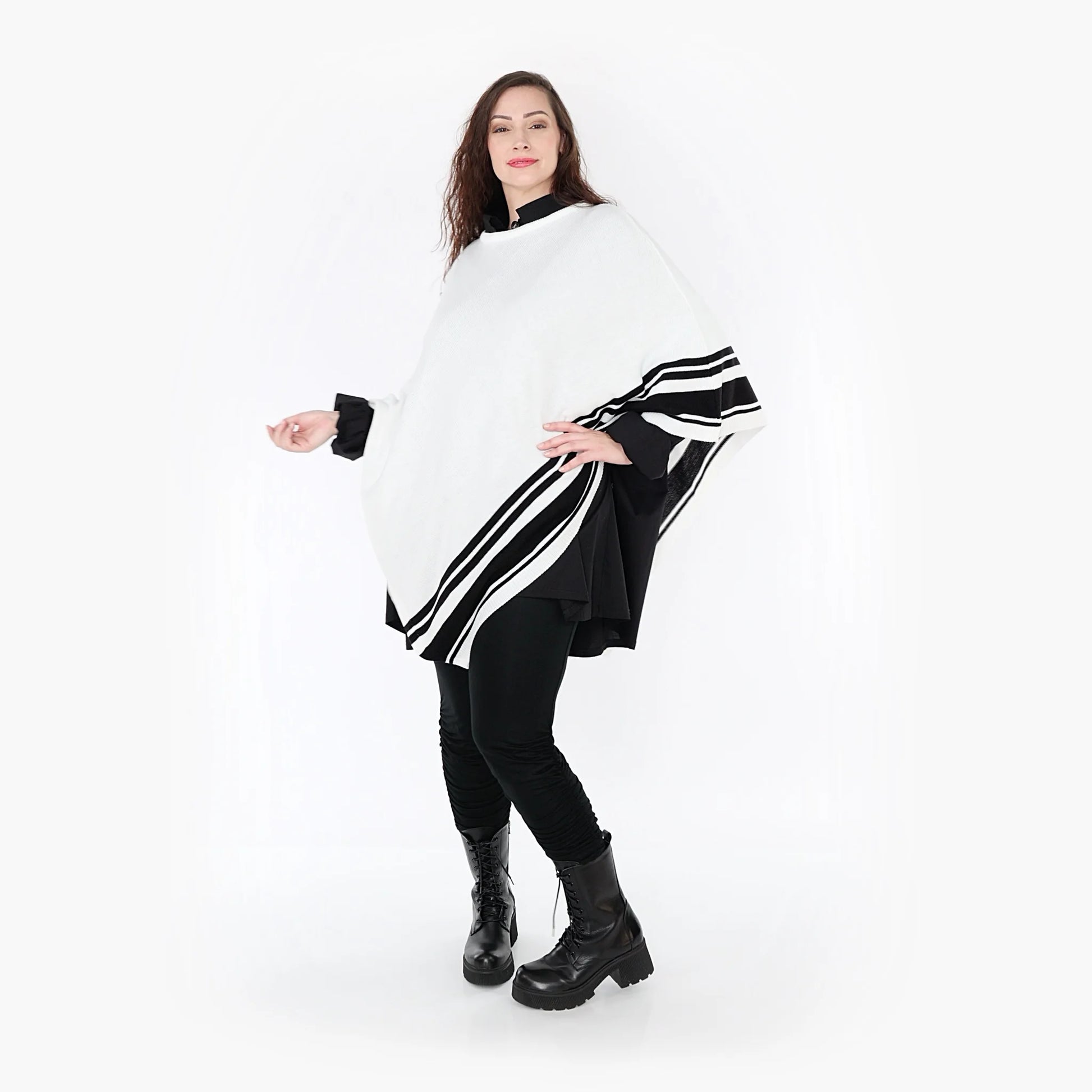  Poncho von AKH Fashion aus Baumwolle in asymmetrischer Form, 1343.02406, Weiß-Schwarz