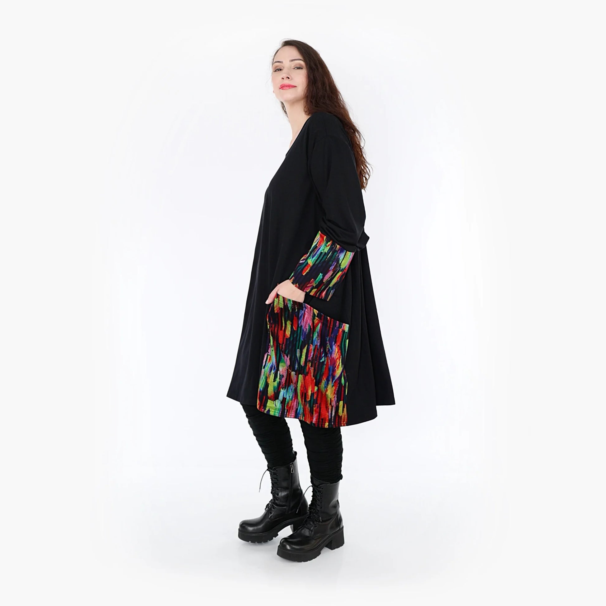  Leger Oversize Ballonshirt in Schwarz-Mehrfarbig mit Pinselstrich-Muster und Taschen