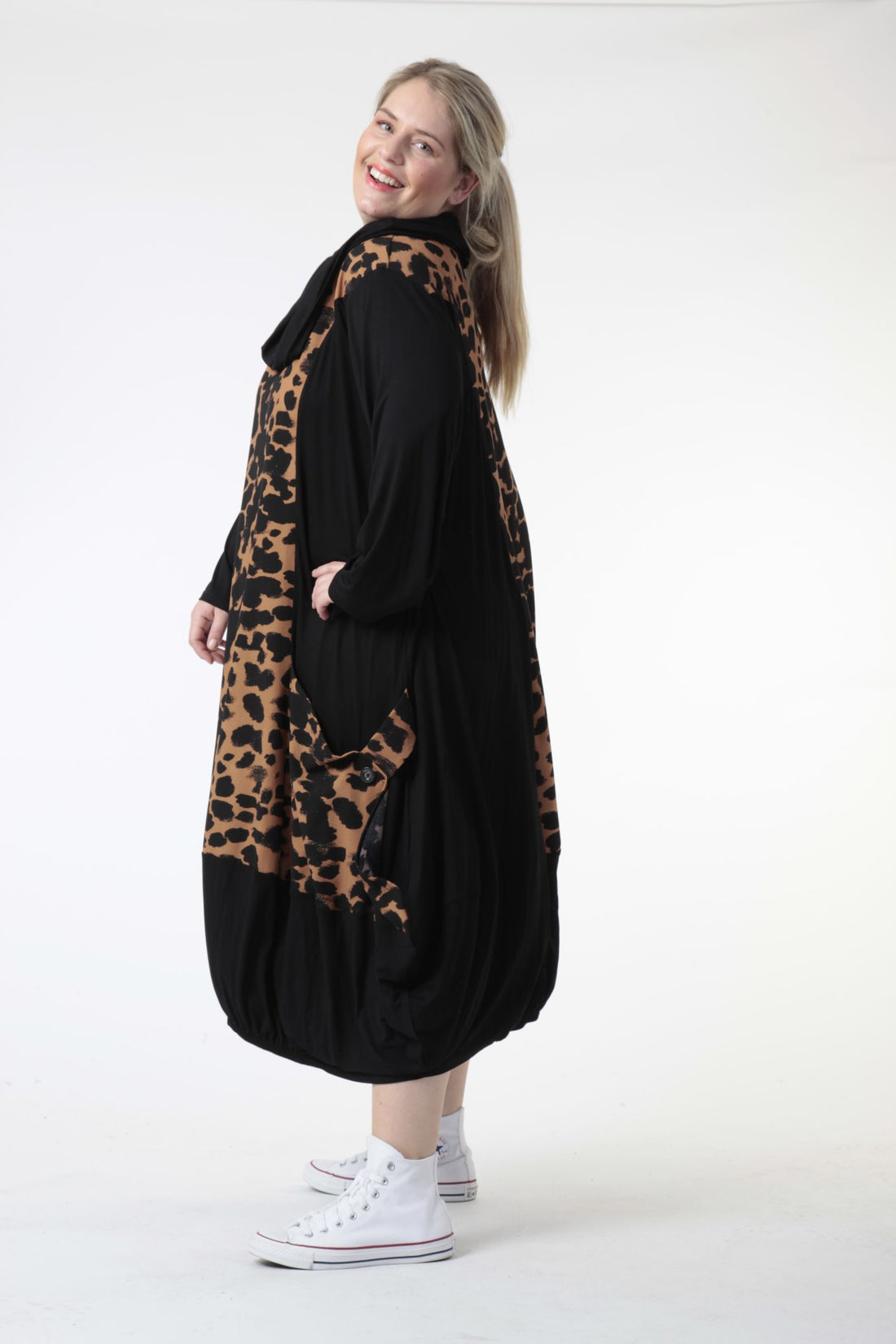  Kleid von AKH Fashion aus Viskose, 0743.06726, Schwarz-Cognac, Leopard, Schick, Modern