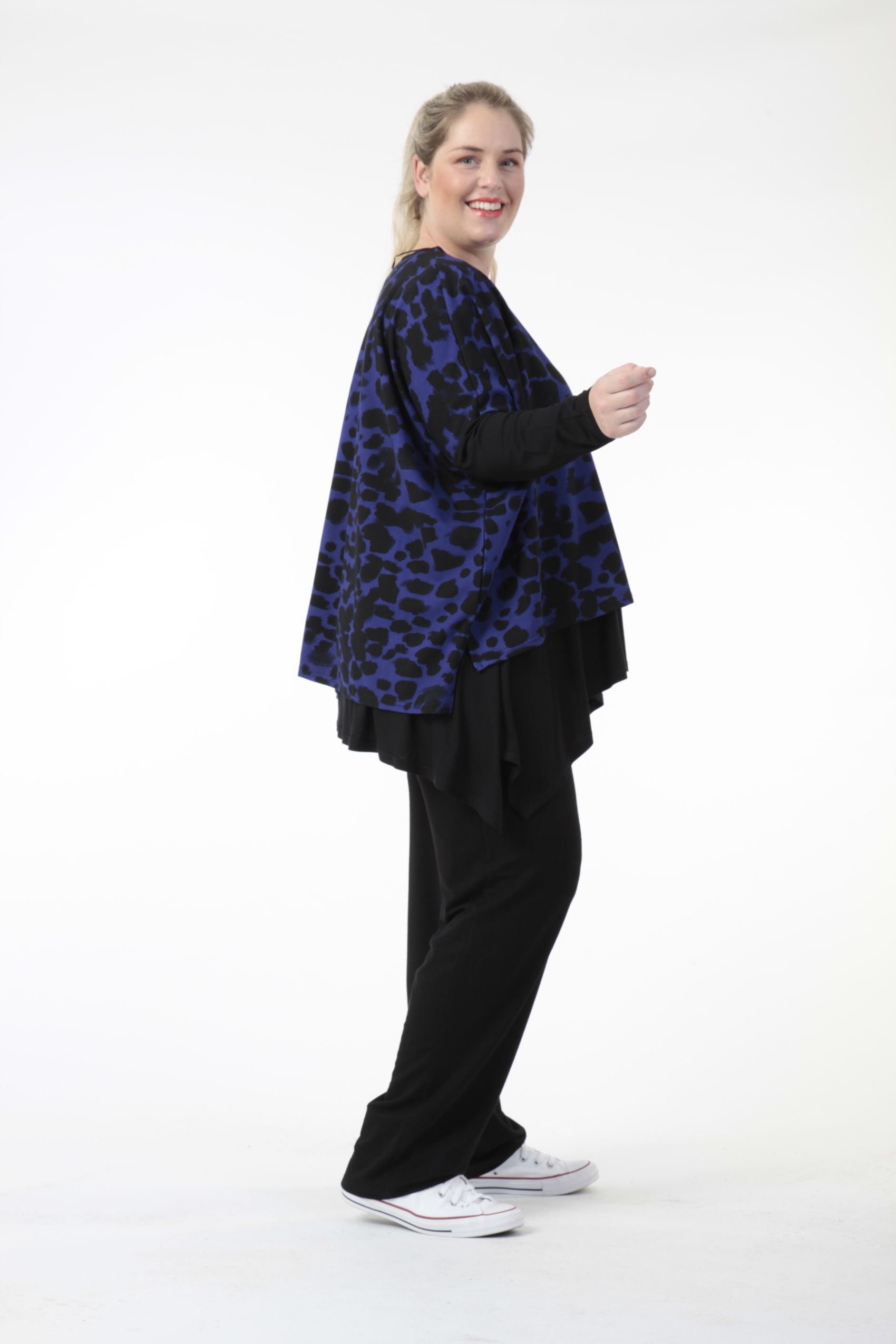  Bigshirt von AKH Fashion aus Viskose in kastiger Form, 0743.06721, Schwarz-Royalblau, Schick