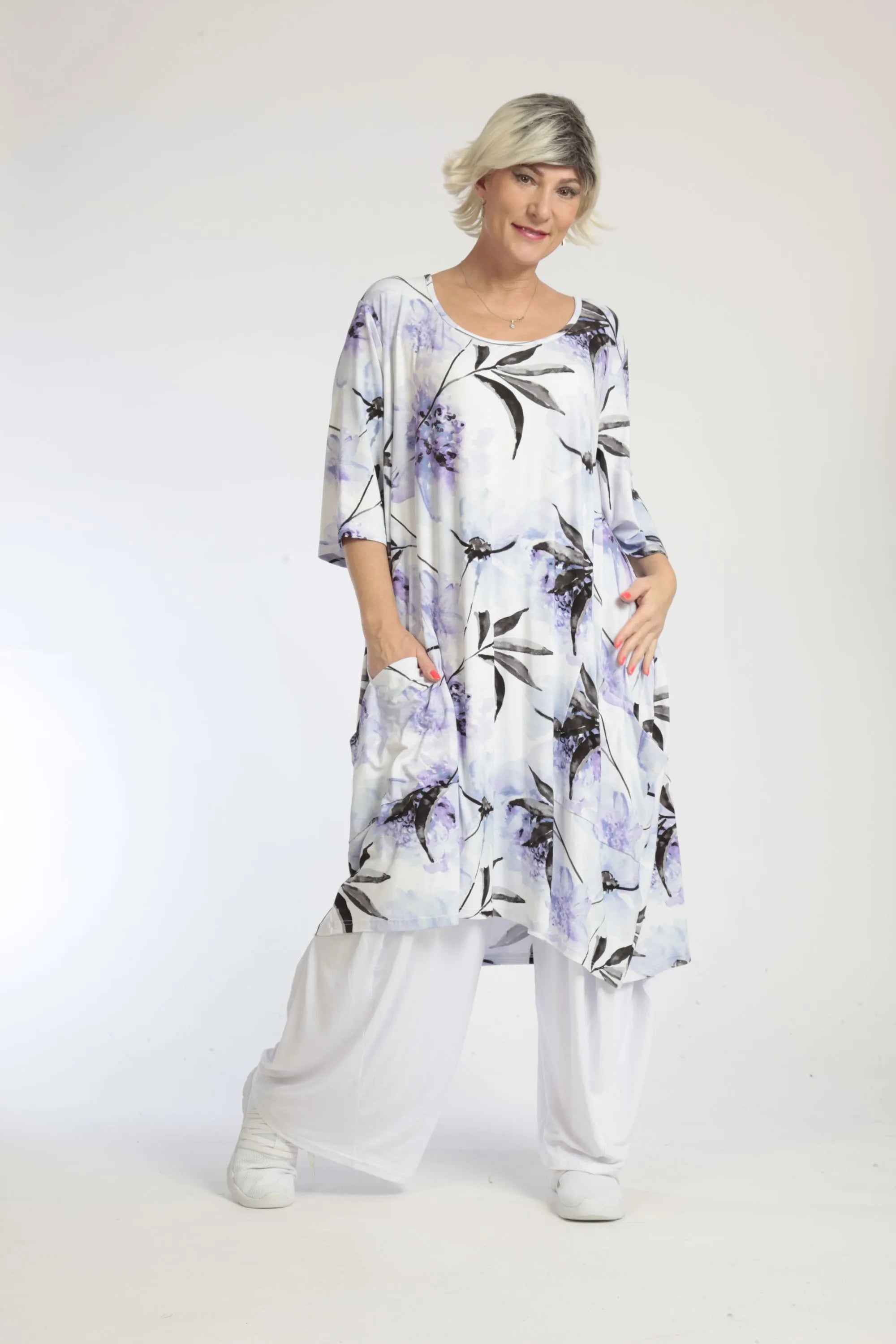  AKH Fashion Kleid in gerader Form, aus Viskose, 1042.06395, Weiß-Flieder, Blumen, Schick