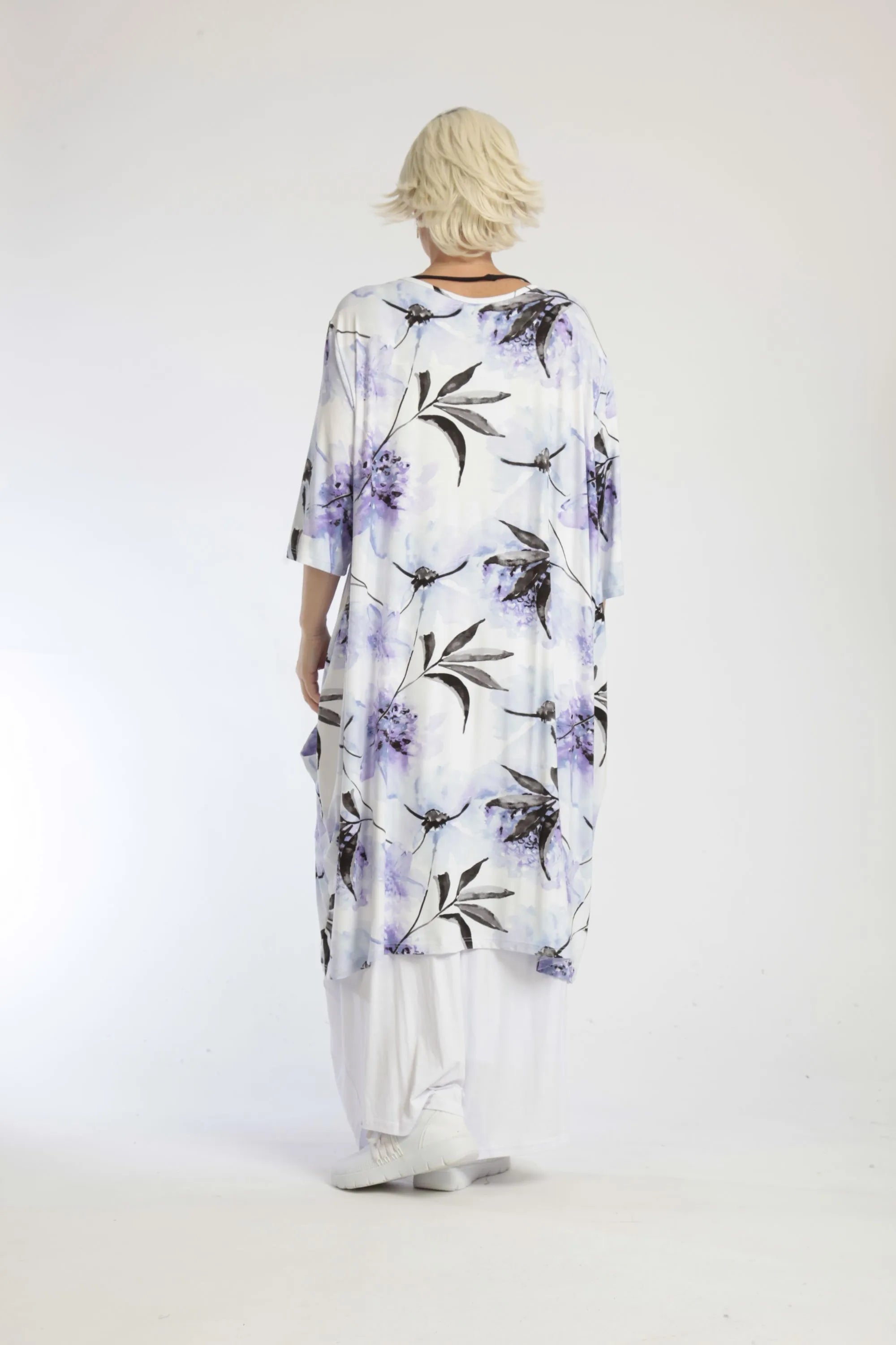  AKH Fashion Kleid in gerader Form, aus Viskose, 1042.06395, Weiß-Flieder, Blumen, Schick