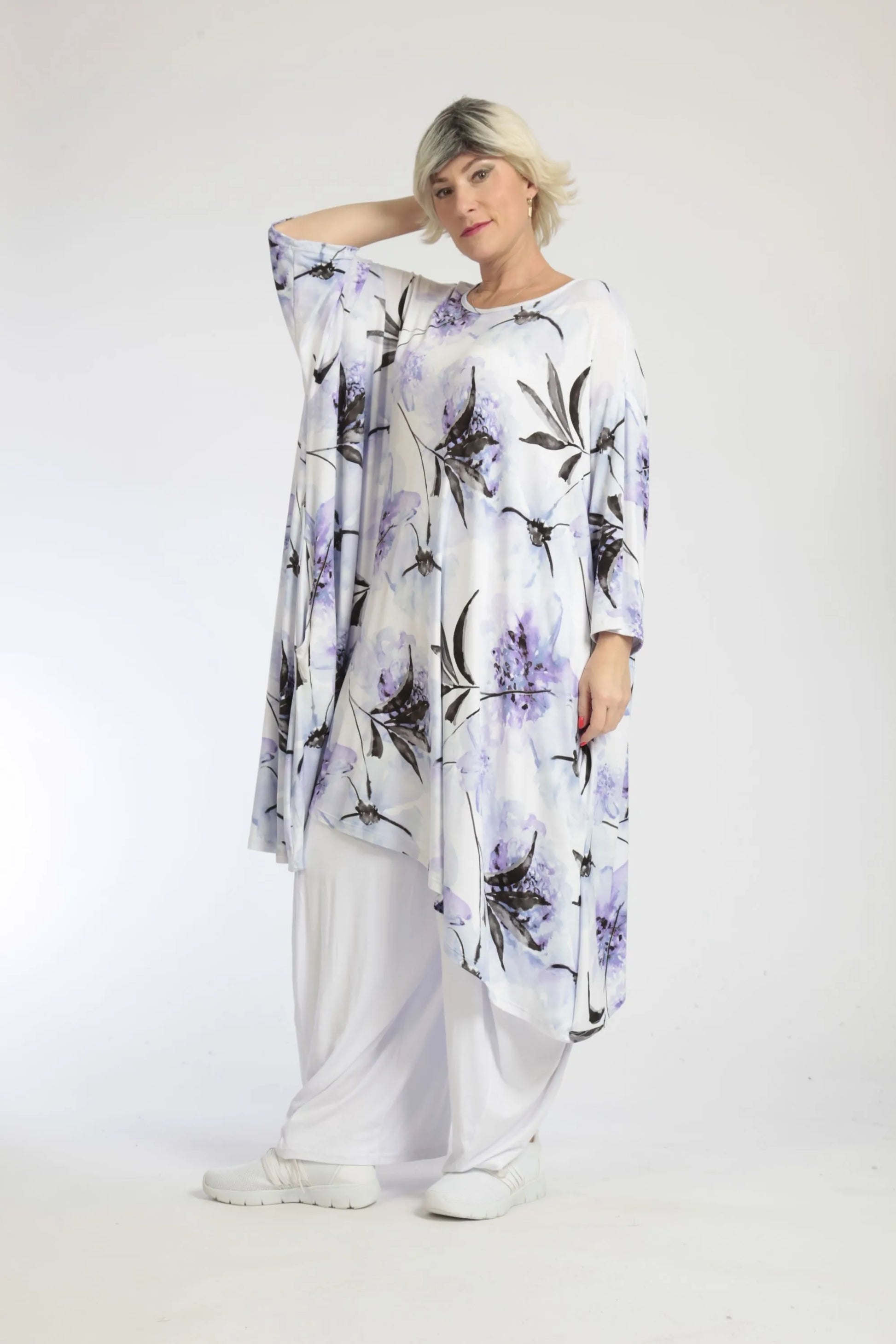  A-Form Bigshirt von AKH Fashion aus Viskose, 1042.06570, Weiß-Flieder, Blumen, Ausgefallen