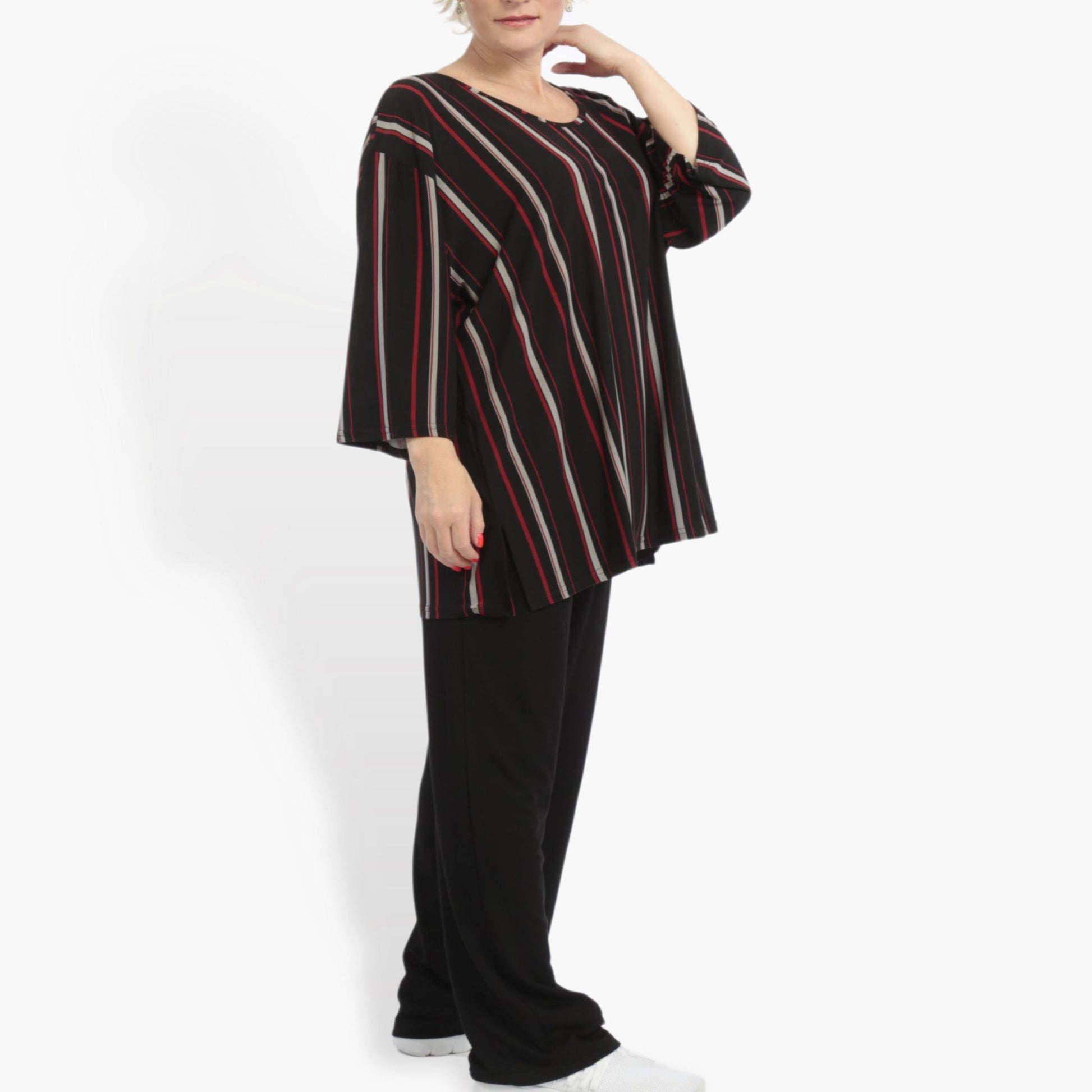  Stylisches Oversize-Shirt im trendy Schwarz-Grau-Rot mit Lagenlook und 3/4-Ärmeln für Plus Size