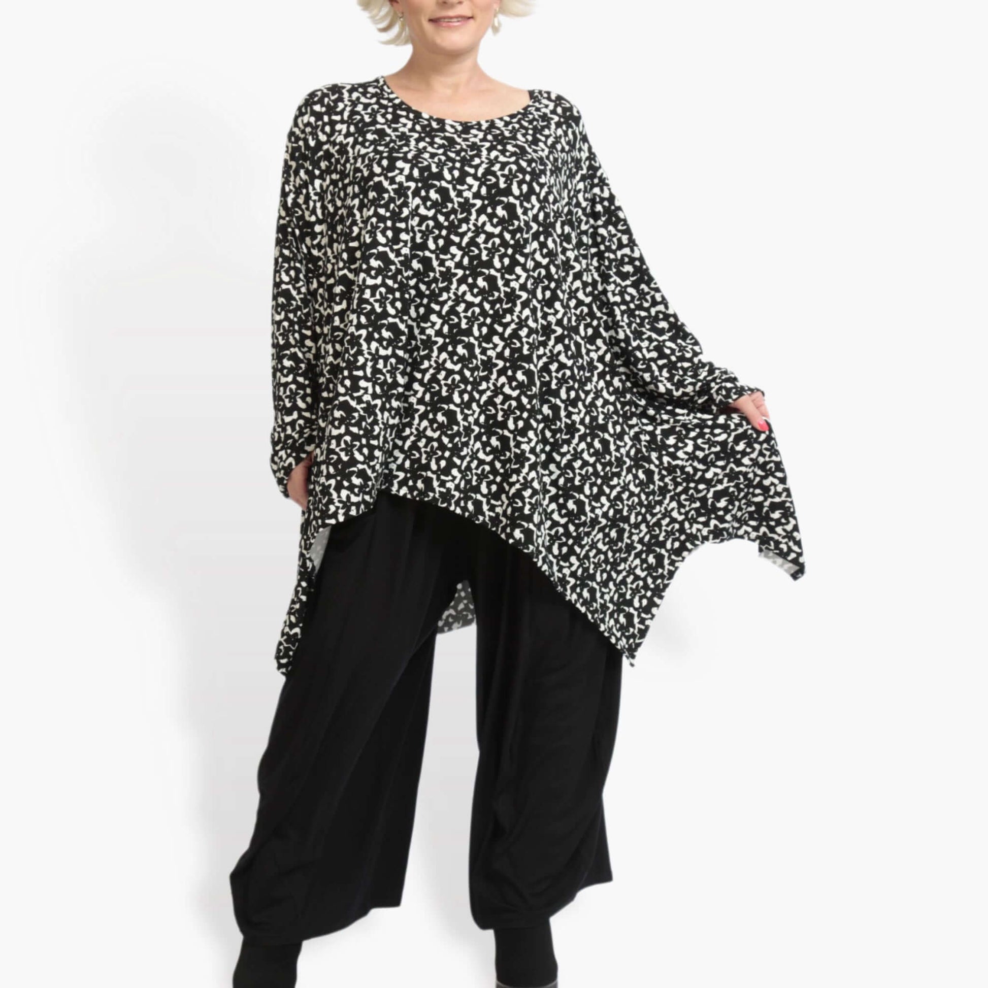  Chicen A-Form Shirt mit Blumenprint in Schwarz-Weiß für lässigen Herbst- und Winterlook