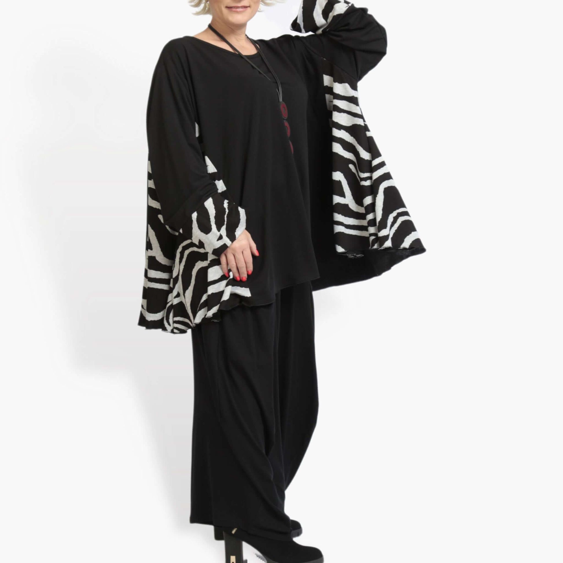  A-Form Bigshirt von AKH Fashion aus Viskose, 0916.00593, Schwarz-Grau, Zebra, Schick, Modern