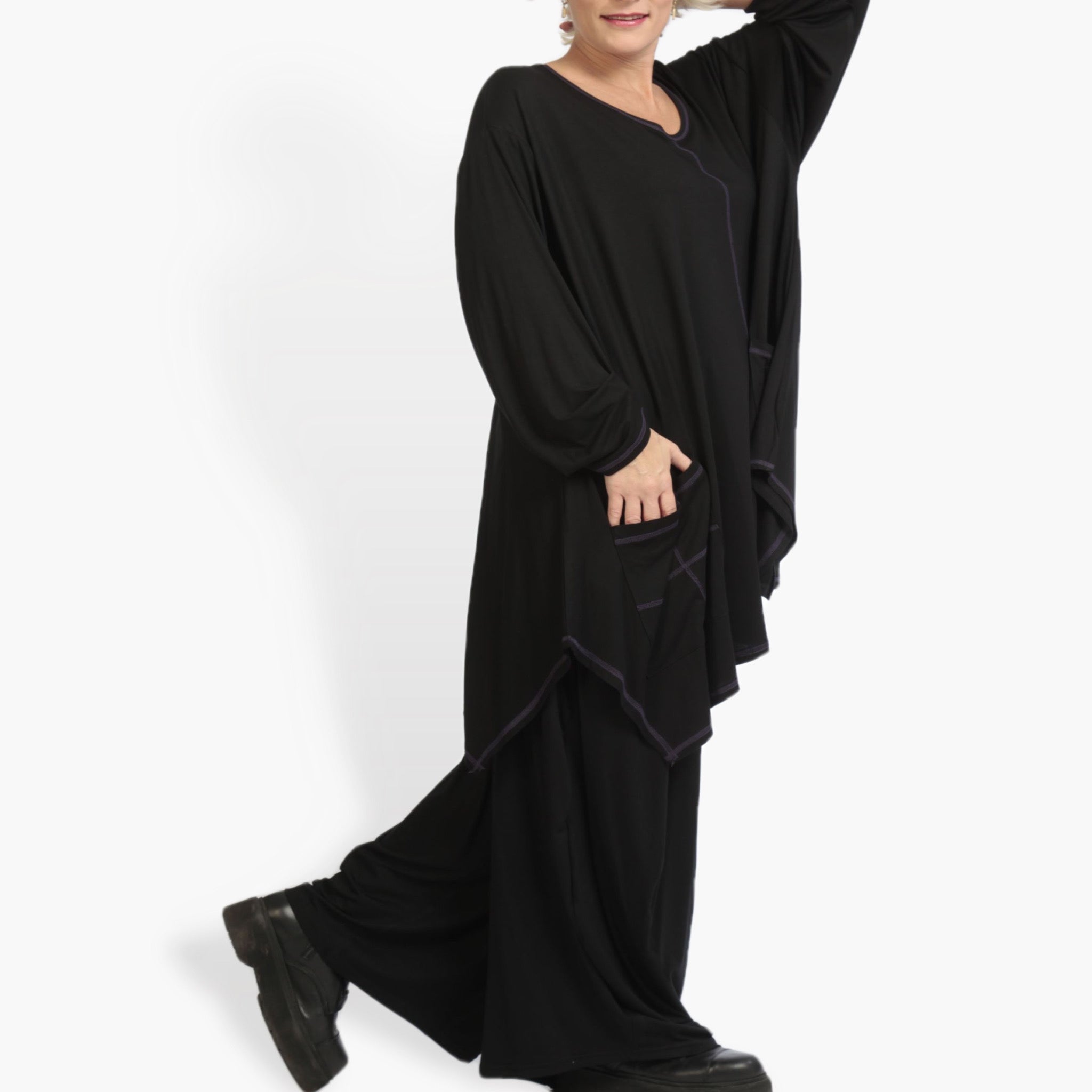  A-Form Bigshirt von AKH Fashion aus Viskose, 0933.06800, Schwarz-Aubergine, Schick, Modern