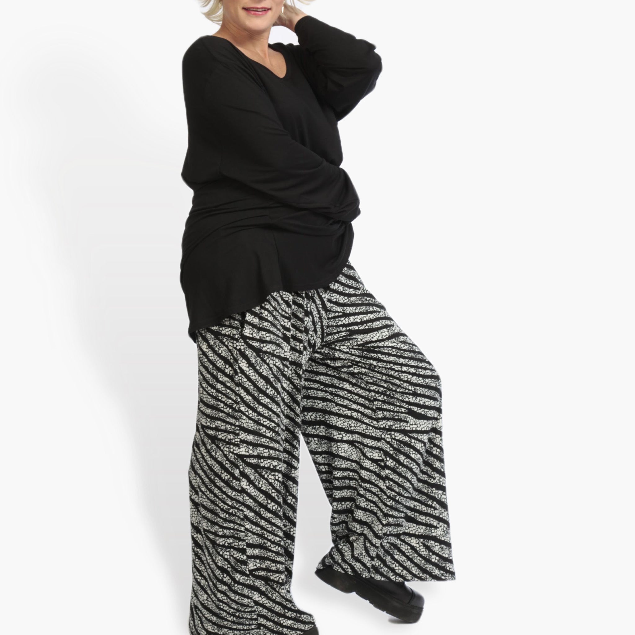  AKH Fashion Hose in gerader Form, aus Viskose, 0939.09442, Schwarz-Weiß, Streifen, Schick