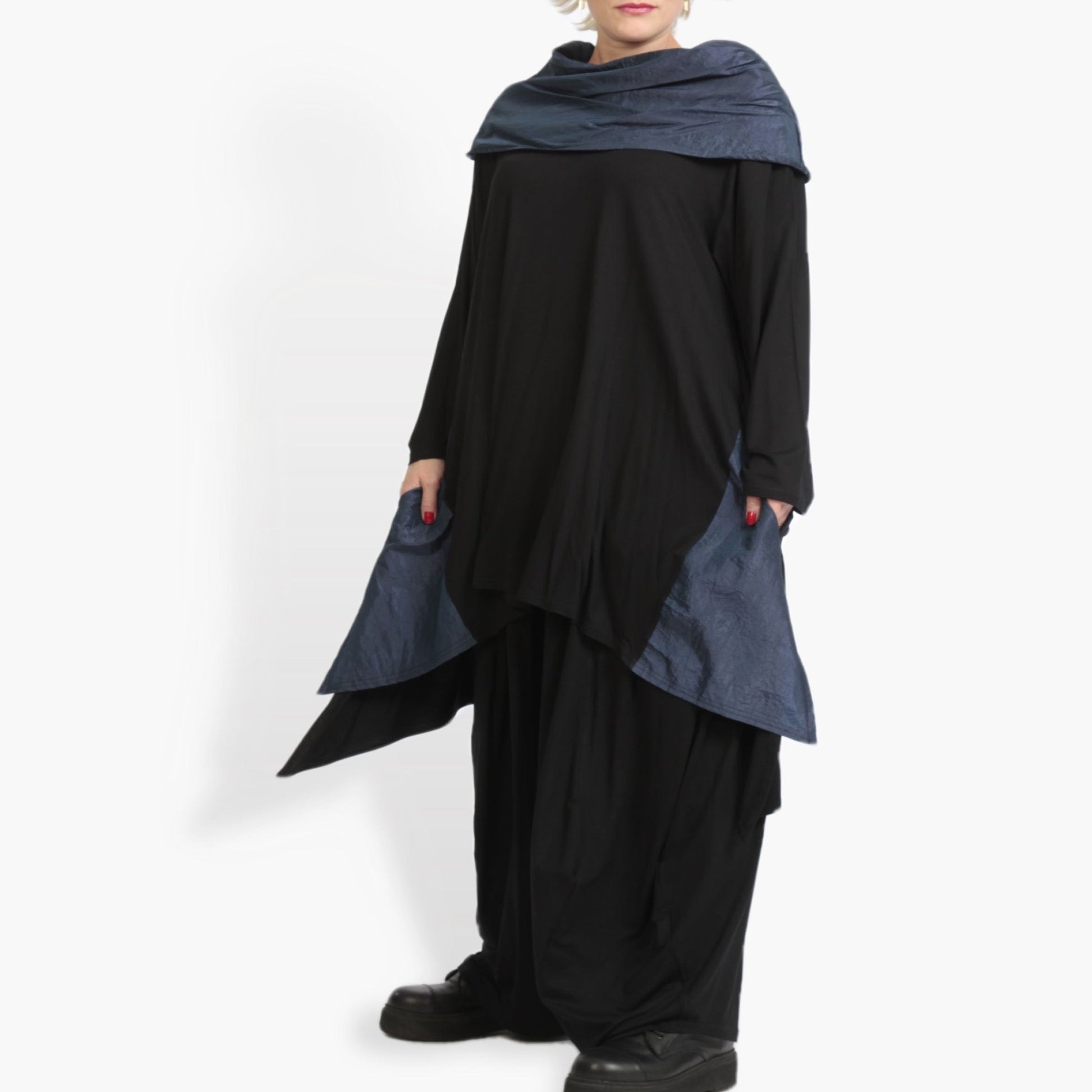  Oversized Shirt in elegantem Schwarz-Blau für Plus Size, perfekt für lässigen Herbst-Lagenlook